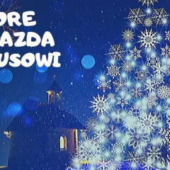 Gore gwiazda Jezusowi. Nocna panorama z kościołem, drzewami i choinką z płatków śniegu.