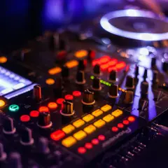 Lista pytań do DJ-a na wesele: wybierz najlepszego wodzireja