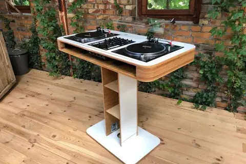 Zbuduj stół DJ DIY: Poradnik krok po kroku (wymiary, materiały)