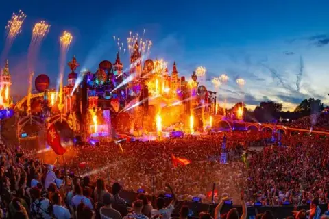 Ile zarabia DJ na Tomorrowland? Stawki gwiazd i początkujących
