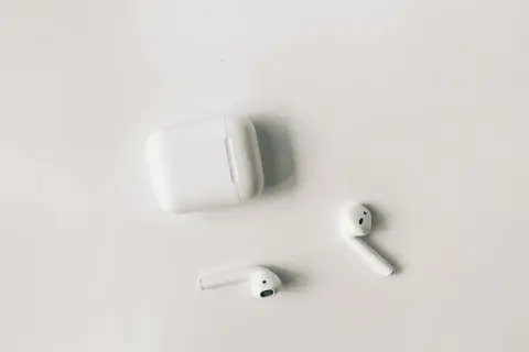 AirPods z Androidem? Tak, ale... Co działa, a co tracisz?