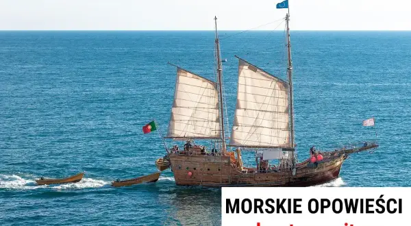 Żaglowiec z portugalską flagą na morzu, jakby opowiadał morskie opowieści. Dwa mniejsze statki towarzyszą mu w podróży.