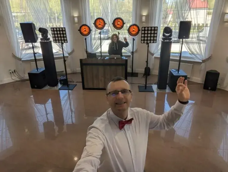 Ile kosztuje DJ na wesele/18-stkę? Ceny 2026 i co wpływa na koszt