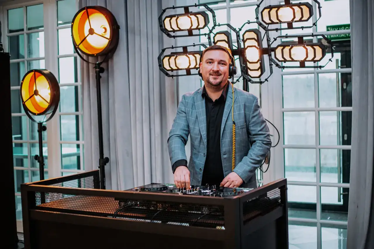 Zdjęcie Kto płaci ZAiKS na weselu? DJ czy organizator? Wyjaśniamy!