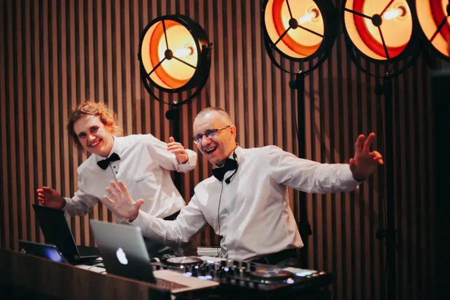 Zdjęcie DJ na 40. urodziny: Ile kosztuje? Sprawdź ceny i czynniki